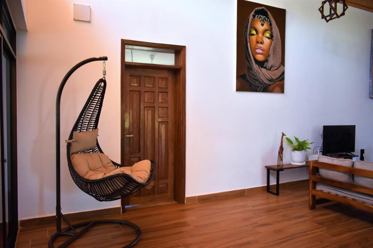 Private Backdoor Villa With Big Swimming Pool And Services Of Chef Included Diani Beach Esterno foto