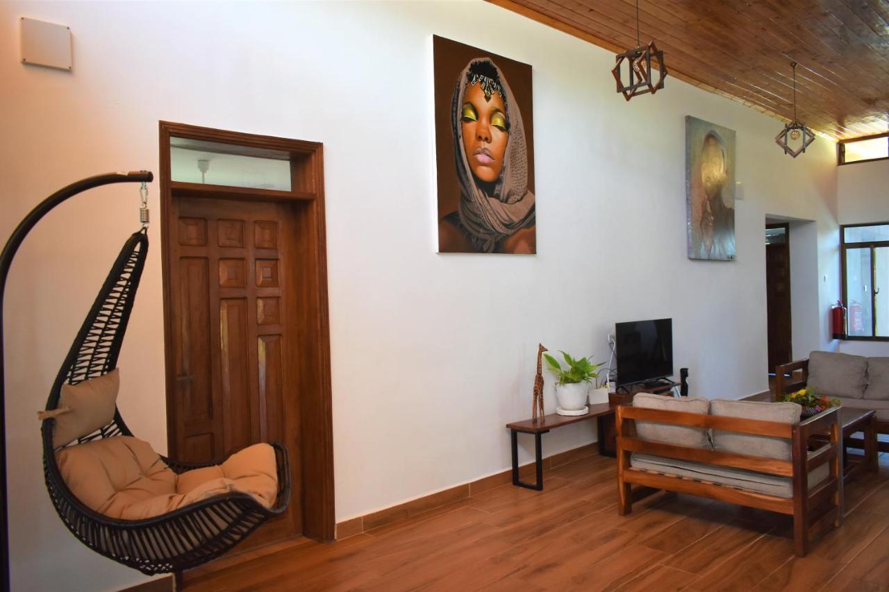 Private Backdoor Villa With Big Swimming Pool And Services Of Chef Included Diani Beach Esterno foto