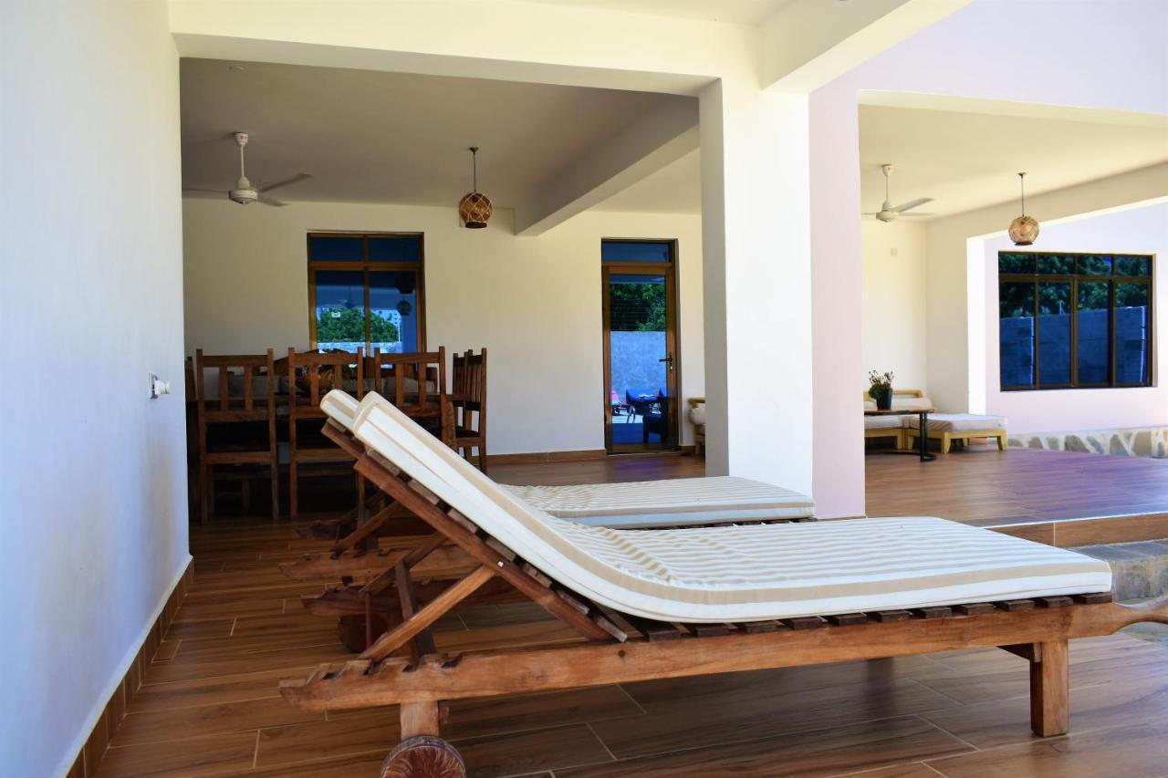 Private Backdoor Villa With Big Swimming Pool And Services Of Chef Included Diani Beach Esterno foto