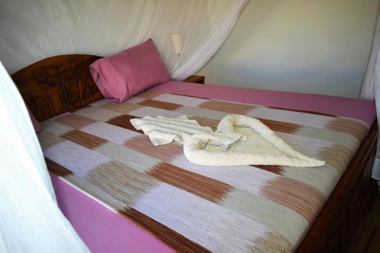 Private Backdoor Villa With Big Swimming Pool And Services Of Chef Included Diani Beach Esterno foto