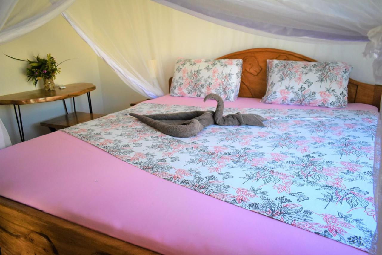 Private Backdoor Villa With Big Swimming Pool And Services Of Chef Included Diani Beach Esterno foto