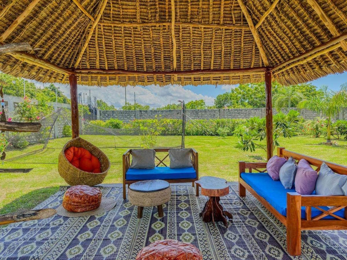 Private Backdoor Villa With Big Swimming Pool And Services Of Chef Included Diani Beach Esterno foto