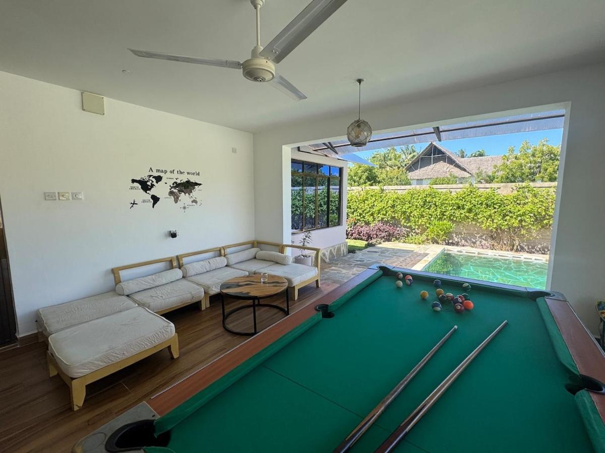 Private Backdoor Villa With Big Swimming Pool And Services Of Chef Included Diani Beach Esterno foto