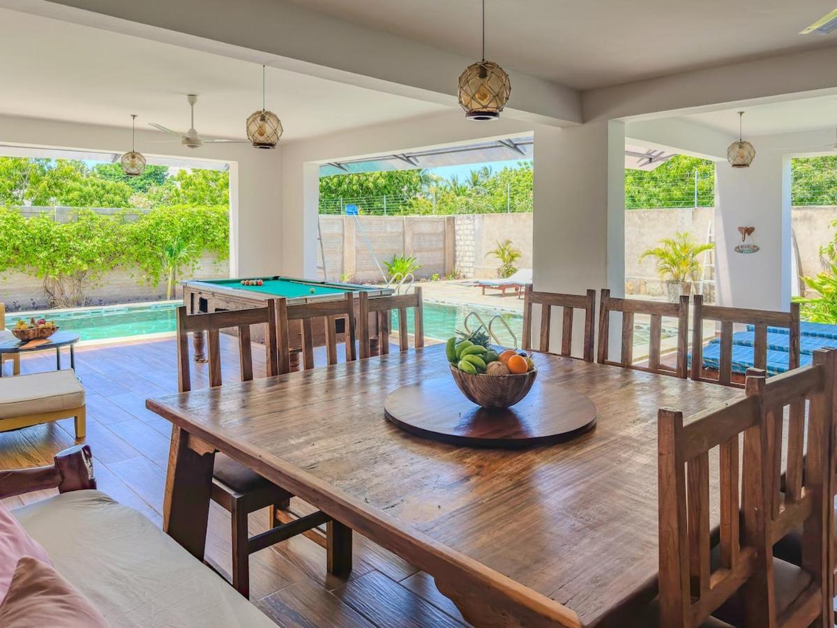 Private Backdoor Villa With Big Swimming Pool And Services Of Chef Included Diani Beach Esterno foto