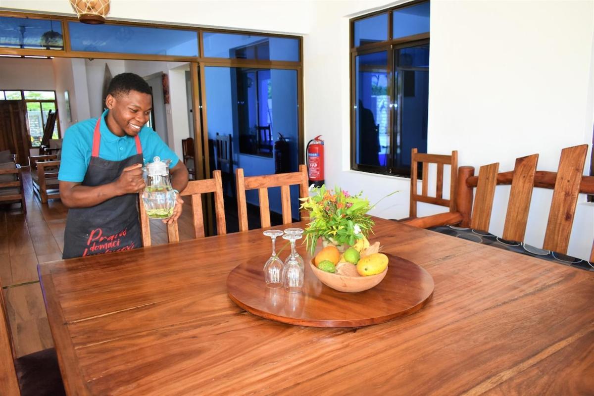 Private Backdoor Villa With Big Swimming Pool And Services Of Chef Included Diani Beach Esterno foto