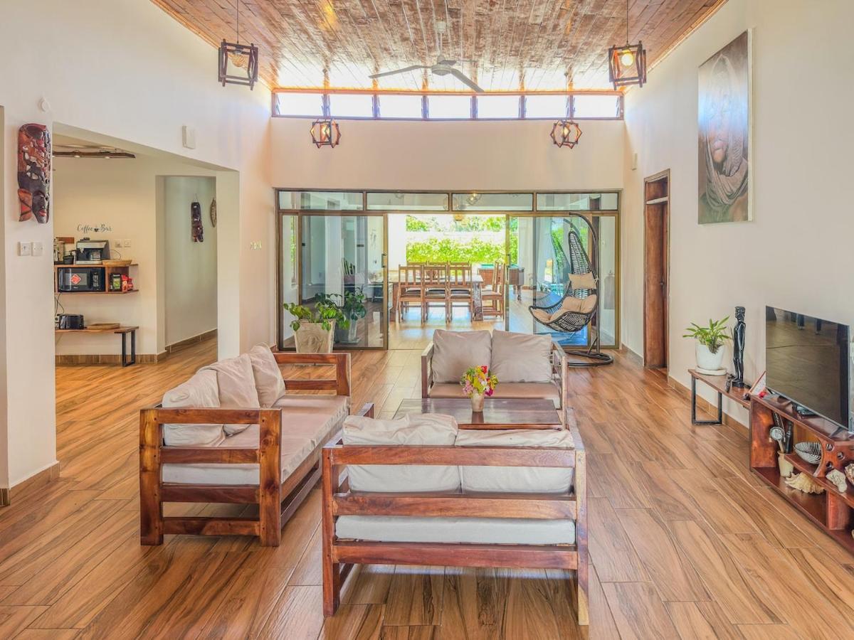 Private Backdoor Villa With Big Swimming Pool And Services Of Chef Included Diani Beach Esterno foto