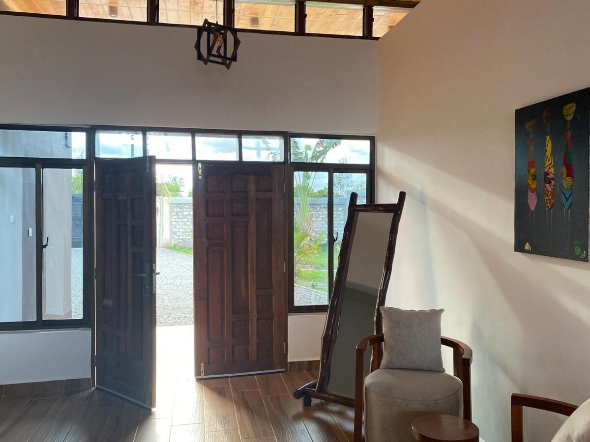 Private Backdoor Villa With Big Swimming Pool And Services Of Chef Included Diani Beach Esterno foto